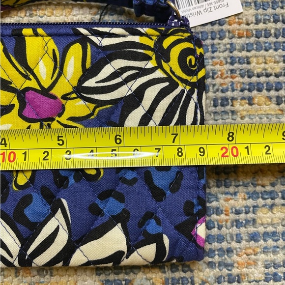 NWT Vera Bradley African Violet Front Zip Wristlet - Picture 4 of 6